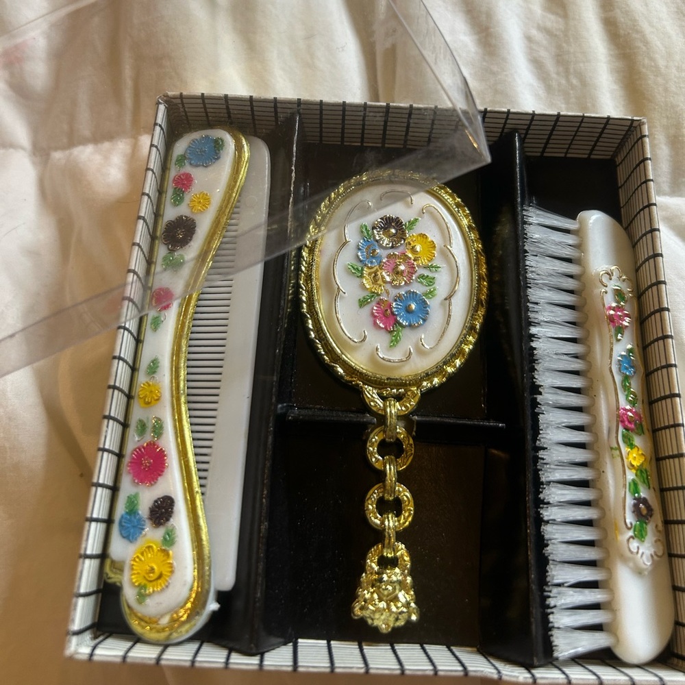 Floral Vanity Set with Gold Accents min vintage new with case - Picture 3 of 8
